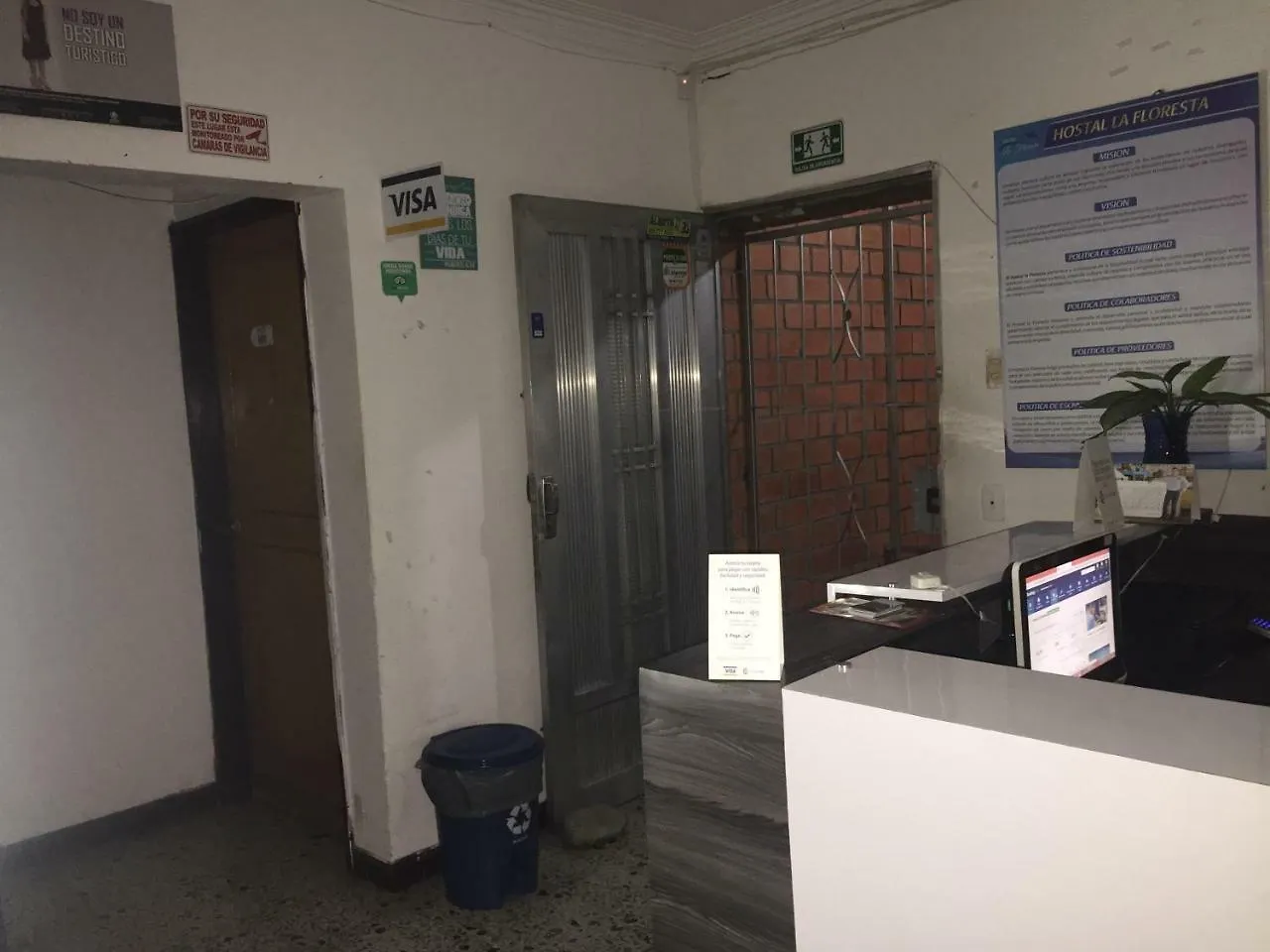 Hostal La Floresta Medellin 0*,  Colombia